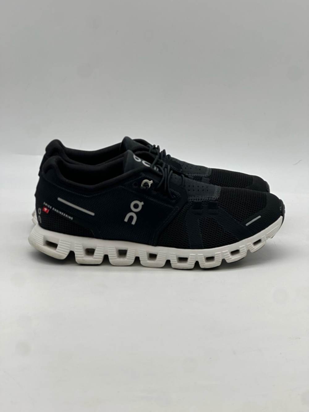 On Cloud 6 Sneakers. Size 7.
